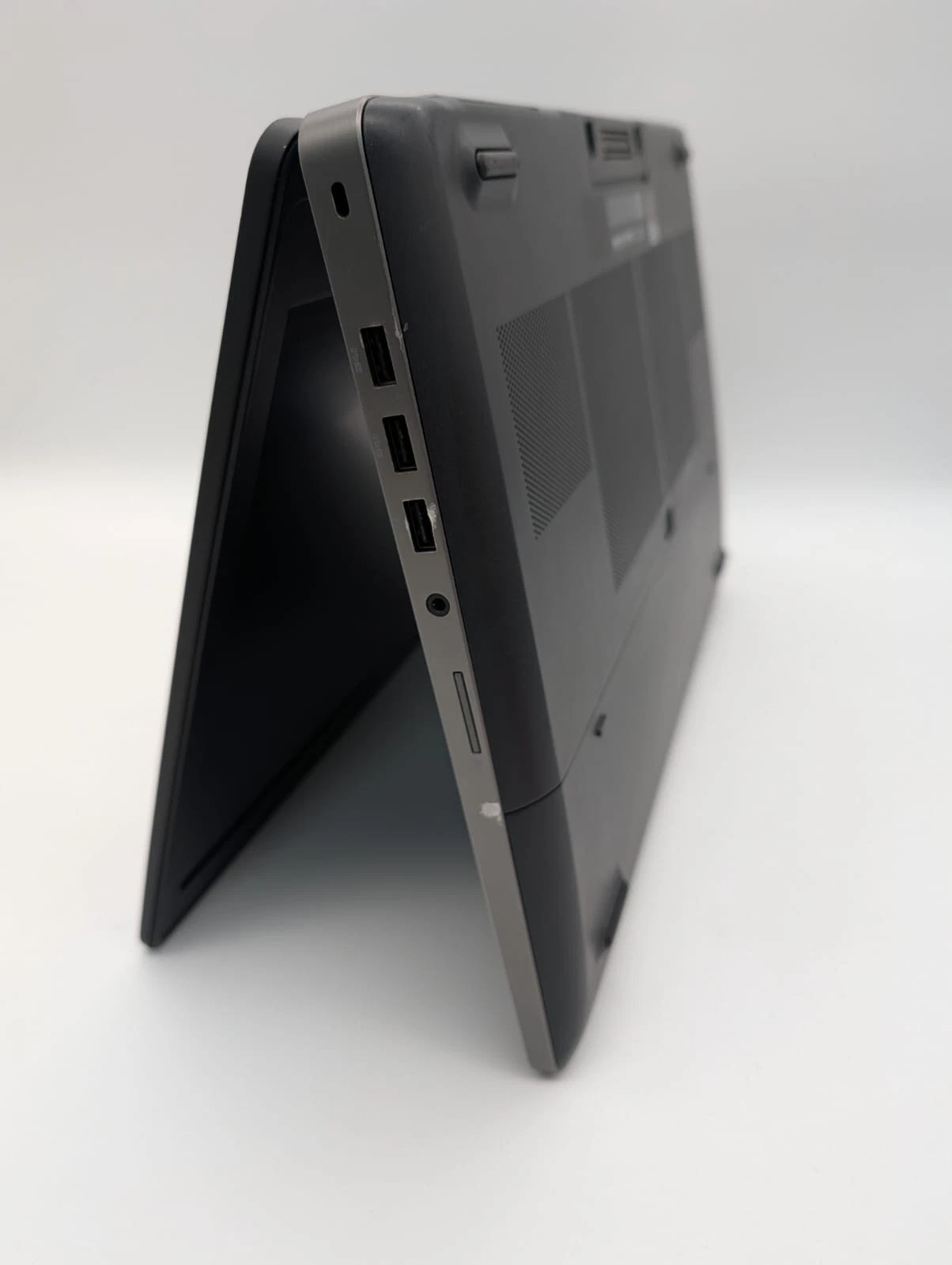 Dell Precision 7520 15.6” Laptop | Intel Core i7 7th Gen 2.90GHz | 32GB RAM | 512GB SSD | Windows 11 Pro | Workstation in Yaoundé – Ngwa Ventures